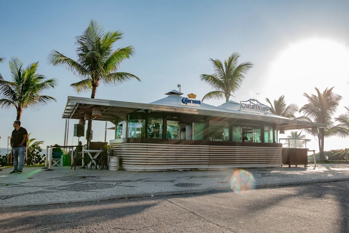 Exclusive Beach Club - VIP Sunbed in Barra - Image